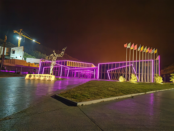 城市亮化是现代城市建设的重要组成部分，它不仅可以美化城市的夜景，还能提升城市的整体形象。随着科技的不断进步，城市亮化也得到了更多的关注和创新。本文将介绍一些关于城市亮化的创意和技术，帮助读者了解疏附城市亮化的重要性以及如何进行疏附城市亮化的规划和实施。